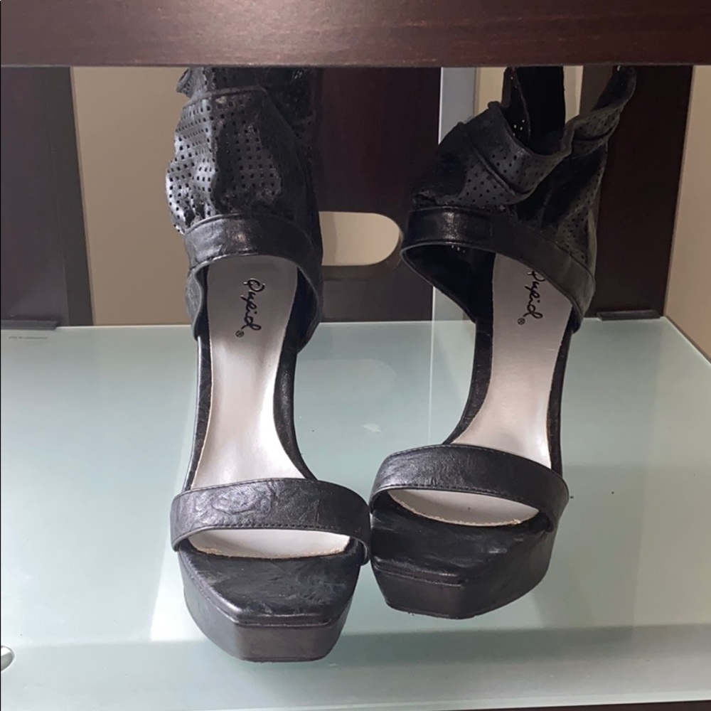 Black heeled scandals